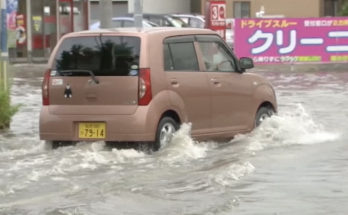 ญี่ปุ่นสั่งอพยพชาวบ้านหลายหมื่นคนหนีน้ำท่วม