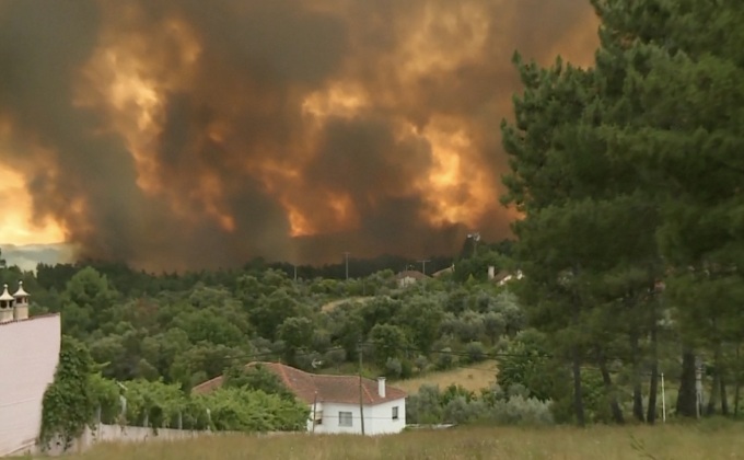 ไฟป่าลุกลามในโปรตุเกส ดับ 19 ราย
