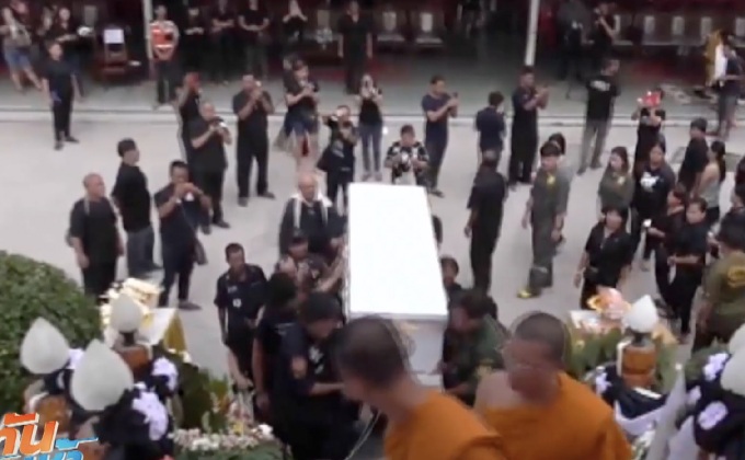 ประชาชนนับพันคน ร่วมอาลัยน้องรุ้ง