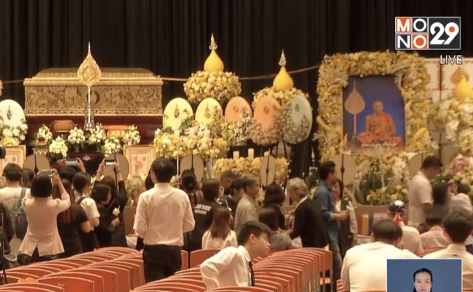 ​ปชช.ร่วมวางดอกไม้จันทน์ “หลวงพ่อคูณ”