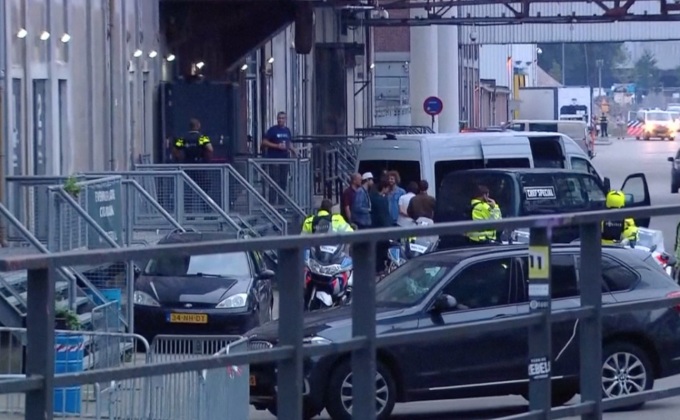 เนเธอร์แลนด์ยกเลิกคอนเสิร์ตหลังพบรถตู้ต้องสงสัย