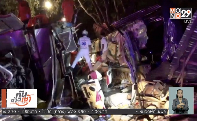 รถทัวร์เสียหลักพุ่งชนเพิงข้างทาง ดับอย่างน้อย 16 ราย