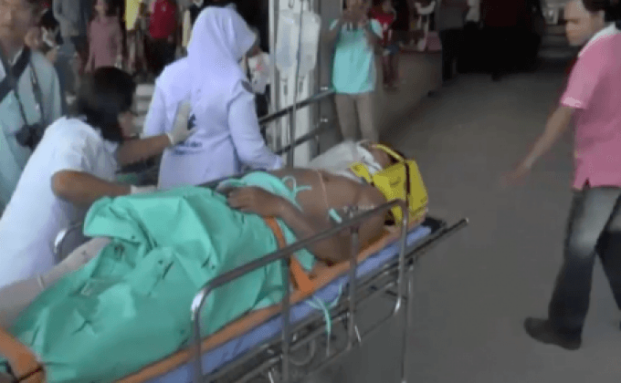 เกิดระเบิดและยิงซ้ำรถตำรวจบาดเจ็บ 7 นาย