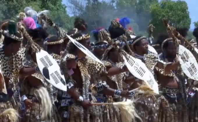 ชุดจาก “หนังเสือดาวปลอม” ในแอฟริกาใต้