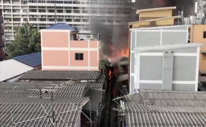 ไฟไหม้ชุมชนวัดมะกอก หลัง รพ.พระมงกุฎเกล้าฯ