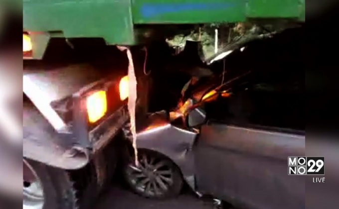 ชนท้ายรถบรรทุกอ้อยรอดปาฏิหาริย์ จ.ร้อยเอ็ด