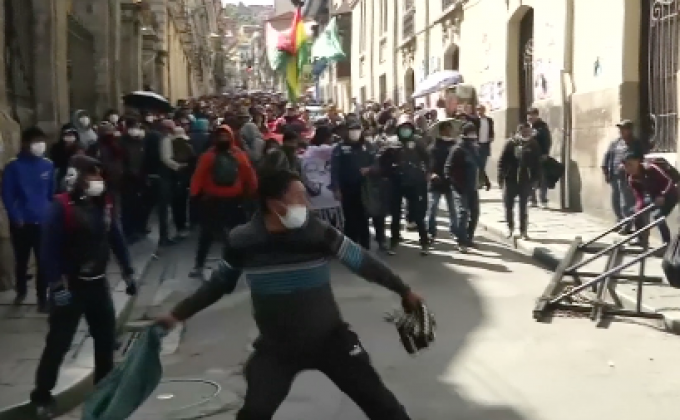 ​นักศึกษาโบลิเวียประท้วงรัฐบาลใช้งบสร้างอาคารแห่งใหม่