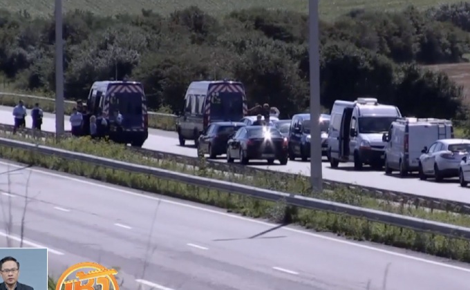 คนร้ายขับรถพุ่งชนทหาร 6 นายในฝรั่งเศส