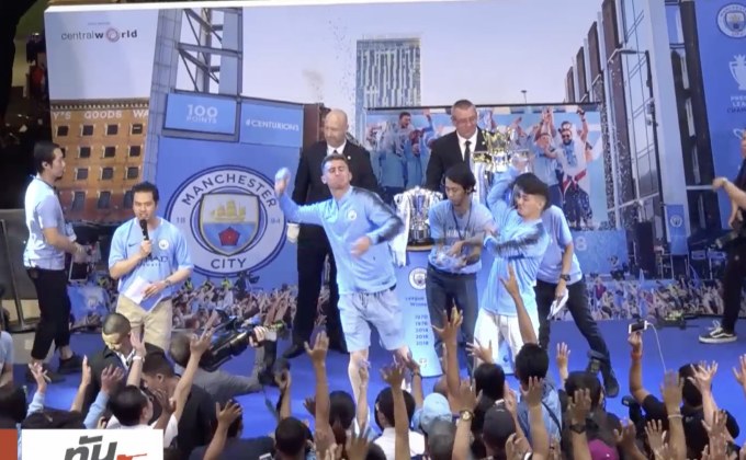 2 แข้งเรือใบสีฟ้าเยือนไทยฉลองดับเบิลแชมป์