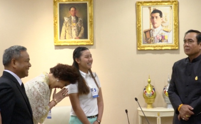 นายกฯ อวยพร “น้องจีน” สมหวังเล่นกอล์ฟอาชีพ