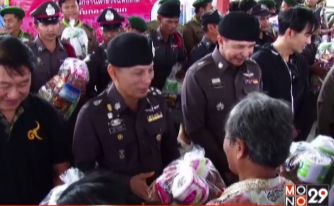 ตร.มอบของช่วยเหลือผู้ประสบภัยน้ำท่วมภาคใต้