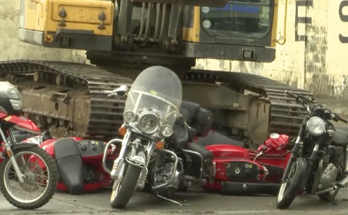 ฟิลิปปินส์ทำลายจักรยานยนต์หนีภาษี