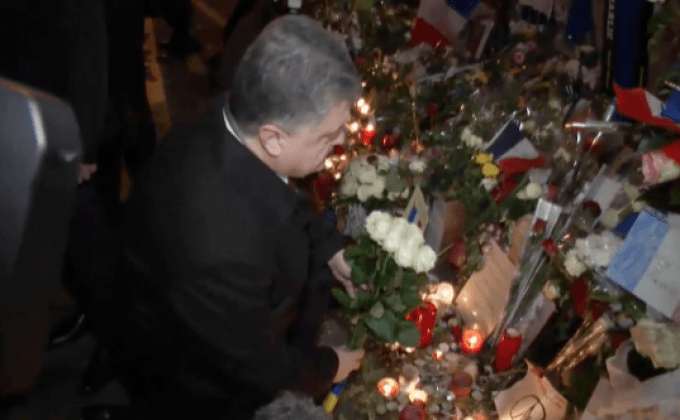 ผู้นำร่วมไว้อาลัยเหยื่อโจมตีปารีส