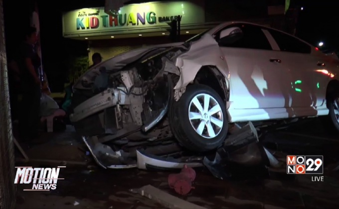 รถเก๋งฝ่าไฟแดงพุ่งชนกระบะที่ จ.บุรีรัมย์