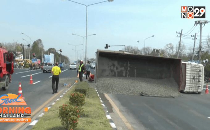 อุบัติเหตุรถพ่วง 18 ล้อบรรทุกหิน พลิกคว่ำ จ.บุรีรัมย์