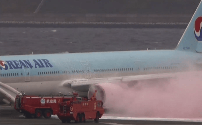 เพลิงไหม้เครื่องบินของสายการบินโคเรียนแอร์ในญี่ปุ่น