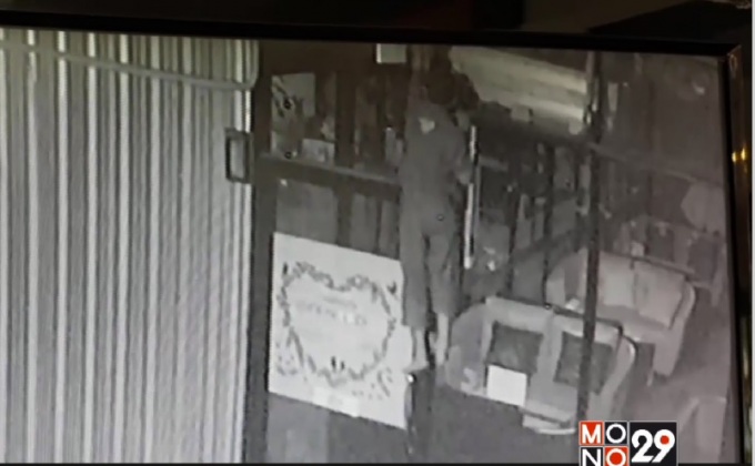 เด็ก 14 ปี แอบปีนเข้าร้านขโมยเงิน-กินไอศกรีม