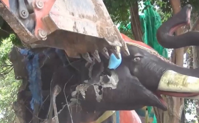 วัดเขาแดง จ.นครนายก เร่งทุบทำลายเทวรูป