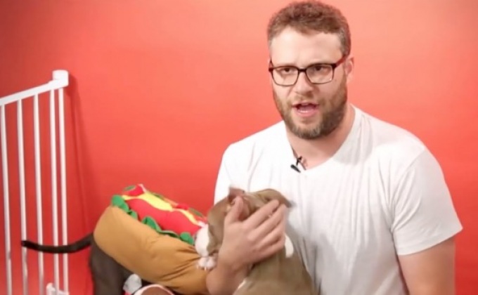 ดาวตลก “เซ็ธ โรแกน” ส่งข้อความชวนคนประท้วง ปธน.อเมริกา