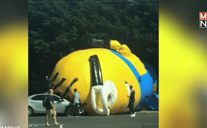 ไอร์แลนด์วุ่น “มินเนี่ยนยักษ์” ปิดถนนป่วนเมือง!