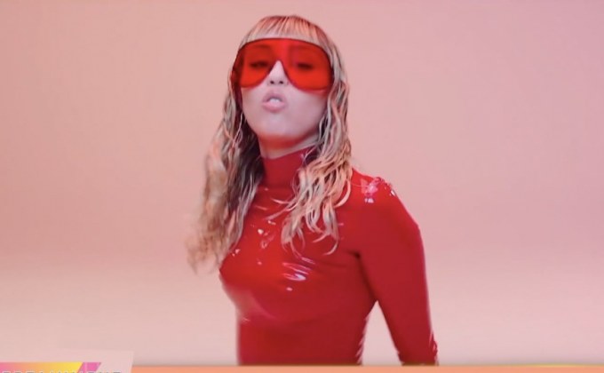 “ไมลีย์ ไซรัส” ถูกถอดออกจากหนัง Hotel Transylvania เหตุเพราะ “เค้กวันเกิด”