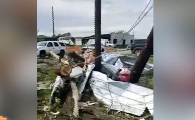 สหรัฐฯ เร่งเก็บกวาดความเสียหายในรัฐเทกซัสที่ถูกพายุพัดถล่ม