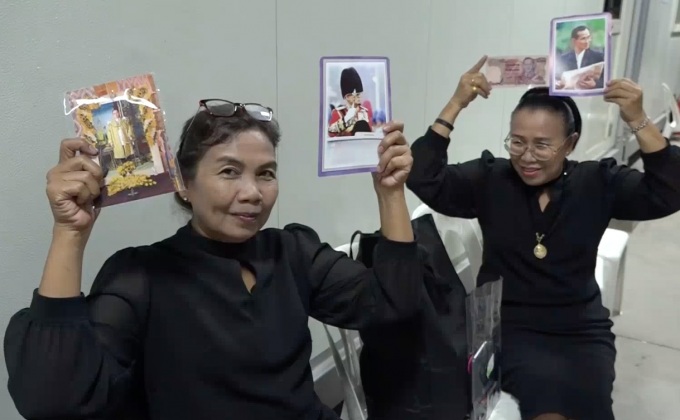 ทั่วประเทศยังคงหลั่งไหลเข้าร่วมพระราชพิธีที่สนามหลวง