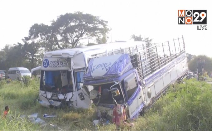 รถทัวร์ชนประสานงารถบรรทุกบาดเจ็บ 22 คน