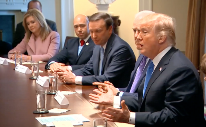 “ทรัมป์” ผลักดันมาตรการเพิ่มอายุขั้นต่ำผู้ซื้อปืน