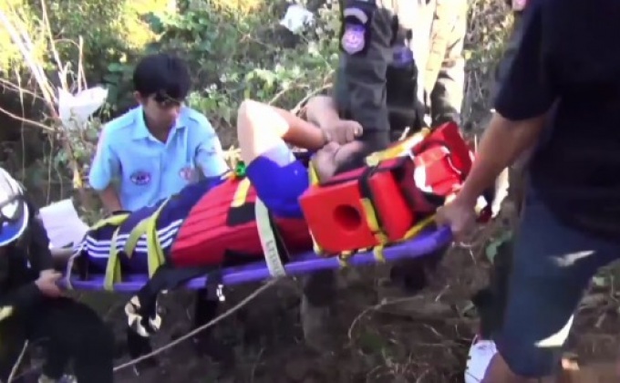 สองแม่ลูกรถตกเหวที่ลำปางปลอดภัย