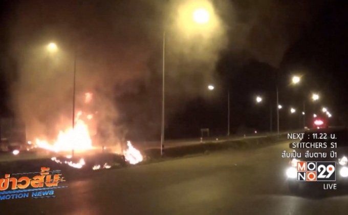 ไฟไหม้รถพ่วงบรรทุกข้าวโพดเสียหายทั้งคัน