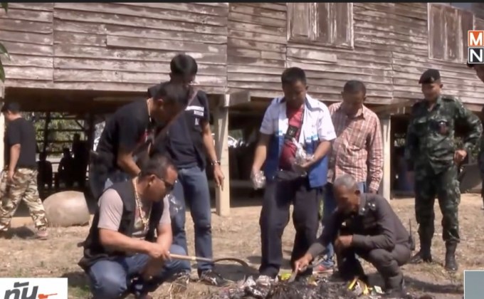 ค้นบ้านผู้ต้องสงสัยฆ่าเผานั่งยาง จ.พิจิตร