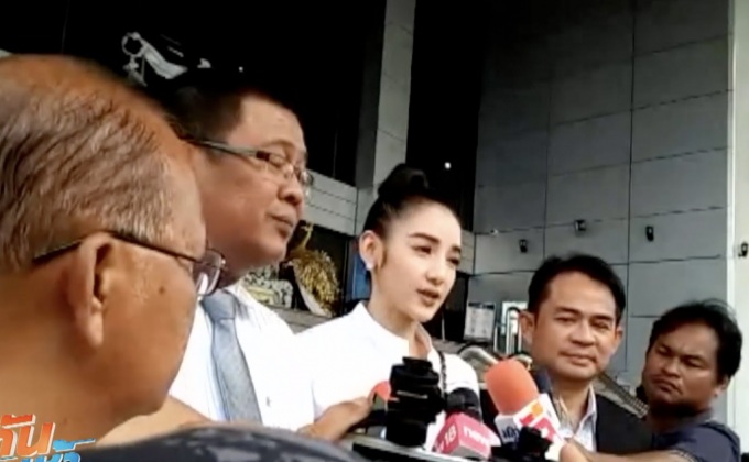 “แพท ณปภา” รายงานตัวครั้งที่ 7 ลุ้นอัยการสั่งฟ้อง