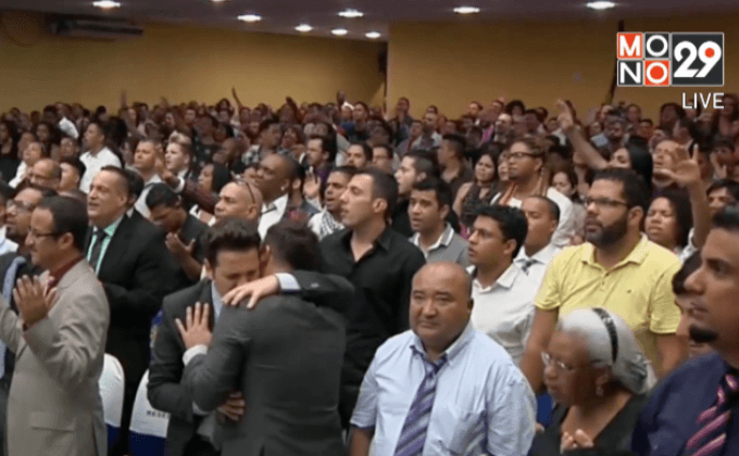 โบสถ์อนุรักษ์นิยมให้ชาวเกย์ร่วมงานฉลอง