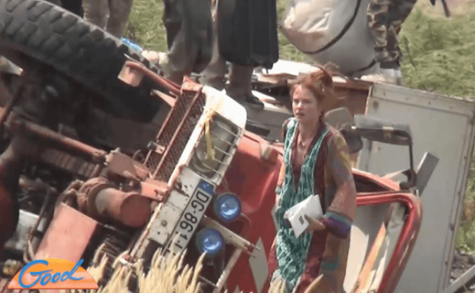 อุบัติเหตุรถบ้านนักท่องเที่ยวพลิกคว่ำ บาดเจ็บ 2ราย