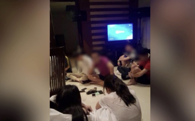 ตร.โชคชัย ทลายปาร์ตี้ยาเสพติดคารีสอร์ต