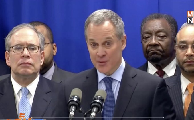 อัยการยื่นฟ้อง “ฮาร์วีย์ ไวน์สตีน” ข้อหาล่วงละเมิดทางเพศ