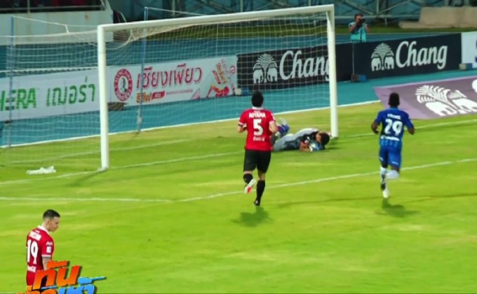 กิเลนบุกถล่มฉลามชล 3-0 ยึดจ่าฝูงไทยลีกแน่น