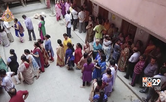 ชาวอินเดียแห่ออกมาใช้สิทธิ์ในการเลือกตั้งรอบที่ 7