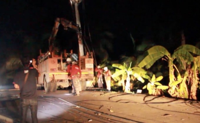 พายุพัดเสาไฟล้ม-มะพร้าวน้ำหอมโค่น