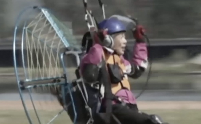 หญิงชาวจีนเจ้าของฉายา “คุณยายเหินฟ้า”