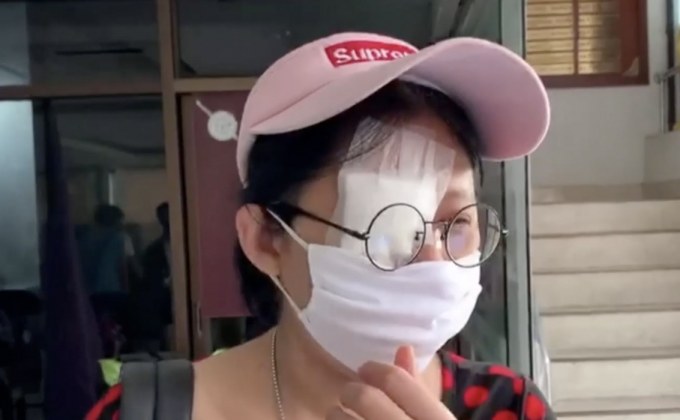 จบด้วยดี ! หนุ่มหัวร้อนยกมือขอโทษหญิงสาว ฉุนขับรถช้า