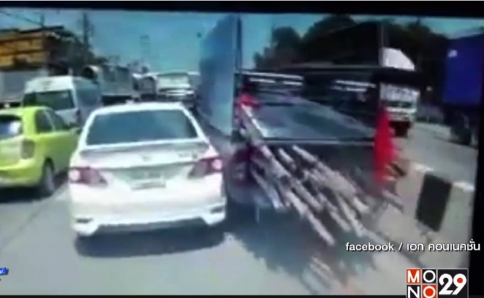 หนุ่มเมายาบ้า ซิ่งกระบะชนแหลก หนีตำรวจ