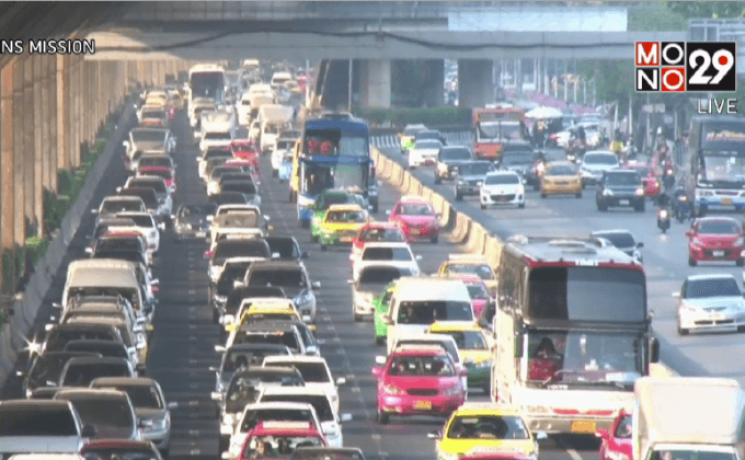 ชี้ขาดใช้มือถือขณะรถติดผิดกฎหมาย