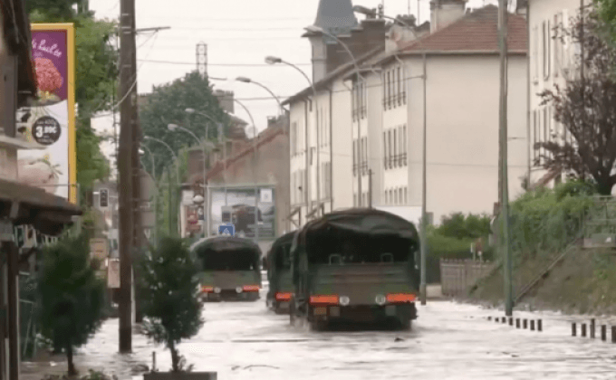 ฝรั่งเศสเตรียมตั้งกองทุนช่วยเหลือประชาชน