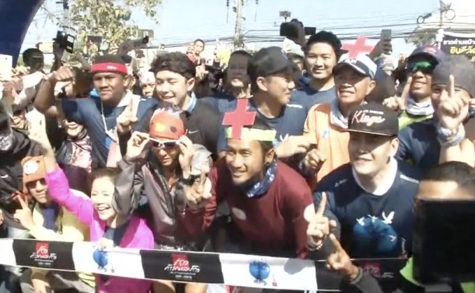 “ตูน บอดี้สแลม” เลื่อนวันกลับ กทม.