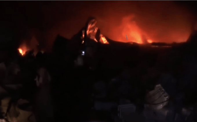 เกิดเหตุไฟไหม้โกดังเก็บของเก่า-โกดังฝากของ