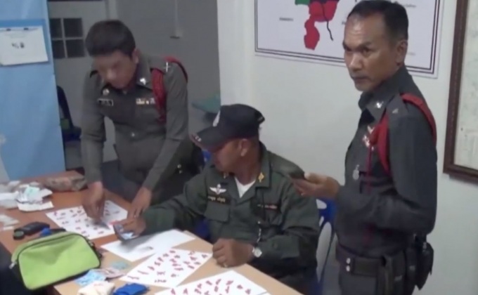 วัยรุ่นเจอด่านทิ้งตะกร้าซุกยาบ้าหนีเข้าป่า