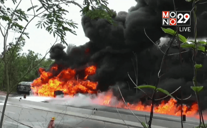 ไฟไหม้รถบรรทุกน้ำมัน จ.อุตรดิตถ์