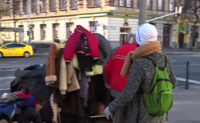 หนุ่มฮังการีเปิดโครงการบริจาคเสื้อกันหนาว